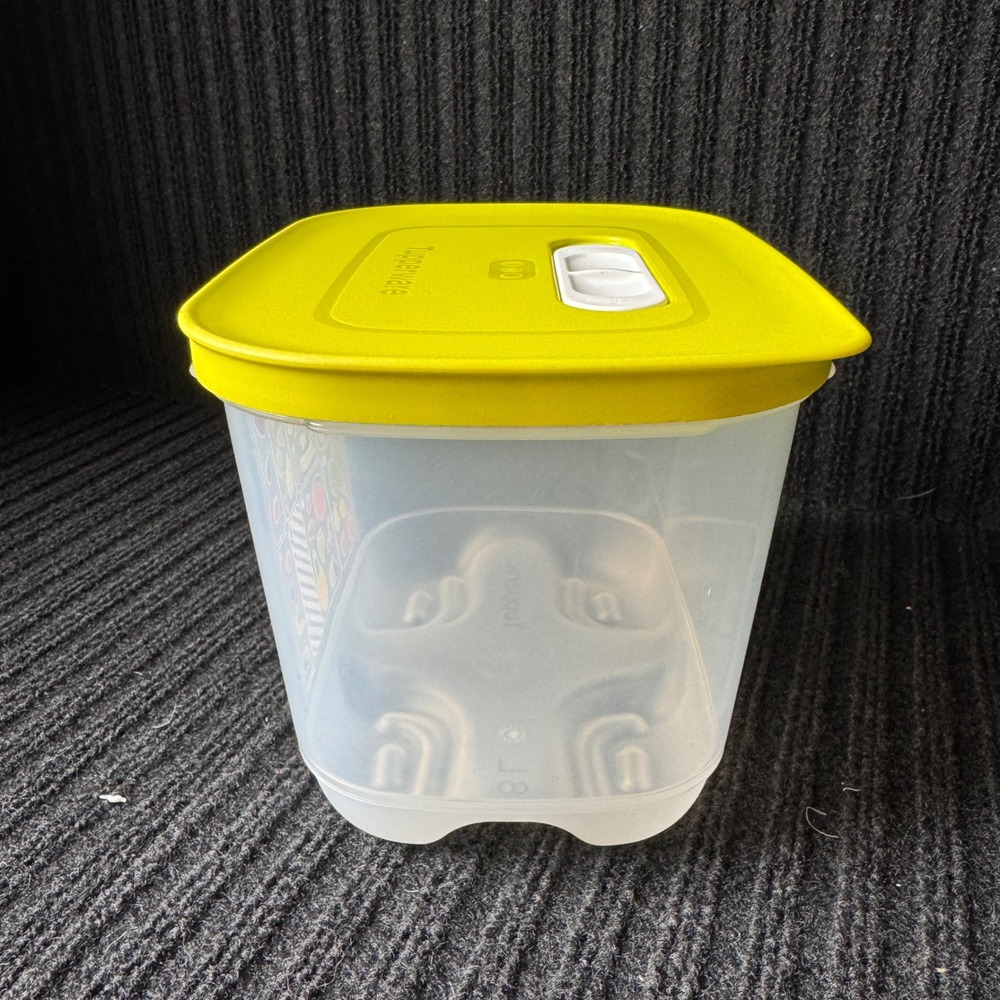 Tupperware FridgeSmart Small Deep 1.8L Container Lime Green Lid 1 3/4 Qt - Picture 3 of 7